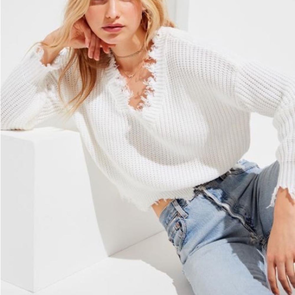 UO • Deconstructed V-Neck Sweater in white